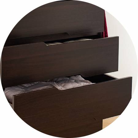 Bezpečnostní výsuv zásuvky na obou stranách.